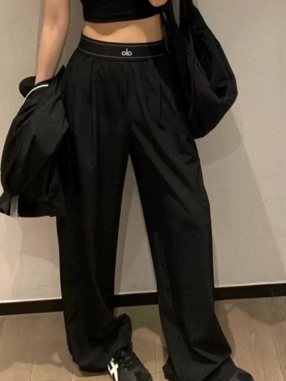 NWT Alo Yoga Suit Up Trouser Black Wide Leg Pants XS 30” Inseam 🌞 Everyday Chic - Picture 7 of 9
